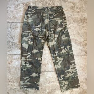 Laidback in Camo — Size 34 Men’s Cotton On Cargo Pants
